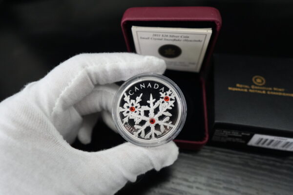 2011 $20 Hyacinth Red Small Crystal Snowflake – 1 oz Pure Silver Coin