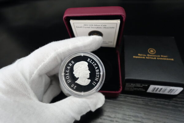 2011 $20 Hyacinth Red Small Crystal Snowflake – 1 oz Pure Silver Coin - Image 2