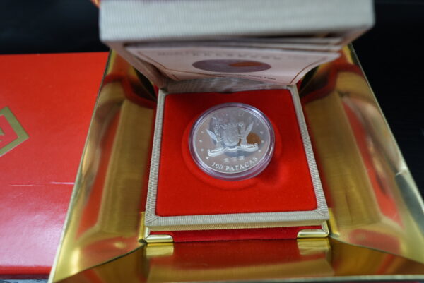 1999 Macao 100 Patacas Silver Proof Coin – Macao Returns to China - Image 3