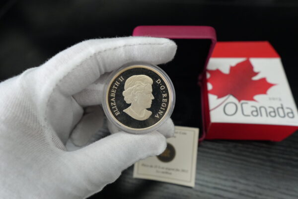 2013 $25 O Canada: The Caribou – 1 oz Pure Silver Coin - Image 2