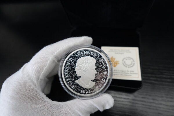 2022 $30 Multifaceted Animal Family: Bald Eagles – 2 oz Pure Silver Coin - Image 2