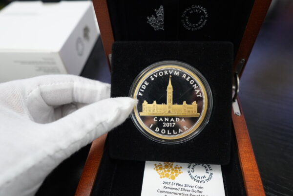 2017 $1 Fine Silver Coin – Renewed Silver Dollar: Commemorative Royal Visit Parliament Building | Royal Canadian Mint - Image 2
