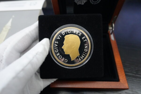 2017 $1 Fine Silver Coin – Renewed Silver Dollar: Commemorative Royal Visit Parliament Building | Royal Canadian Mint - Image 3