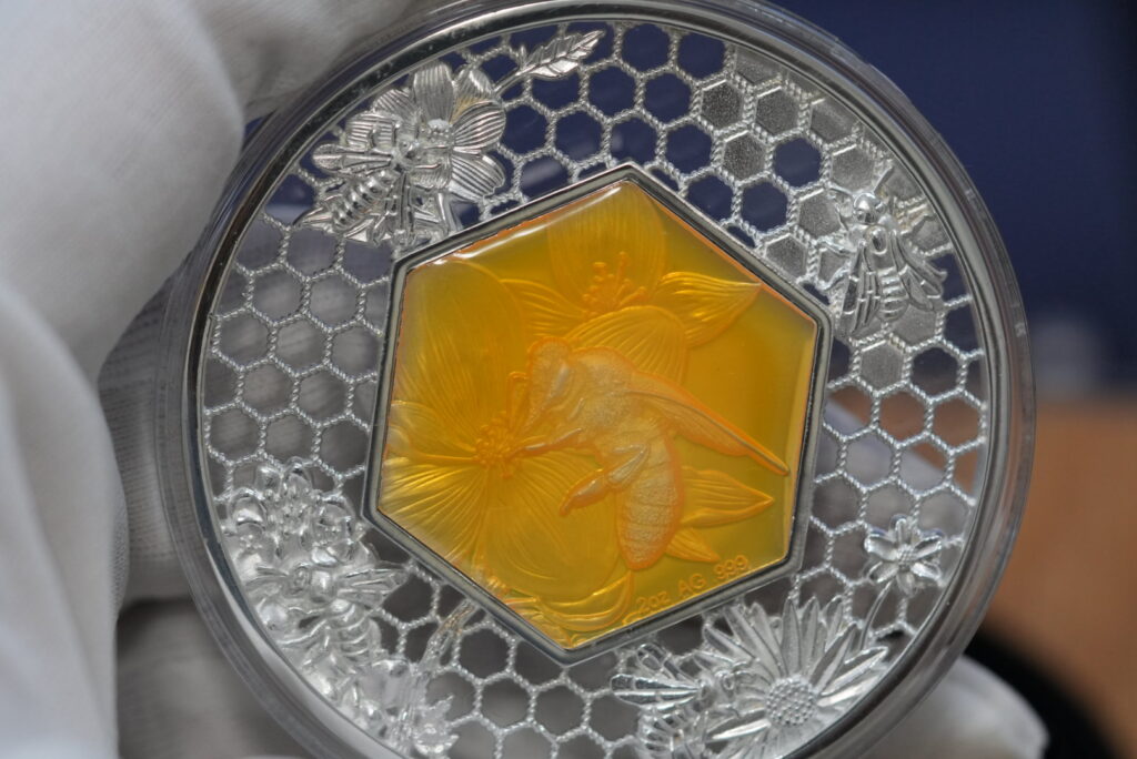 FILIGREE HONEYBEE 2 Oz Silver Coin 5$ Solomon Islands 2023